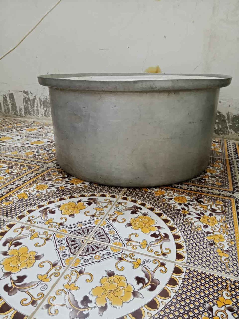 گدر ارتفاع (40 سم) وقطره (85 سم) بسعر 90 للاتصال *********** النجف, العراق
