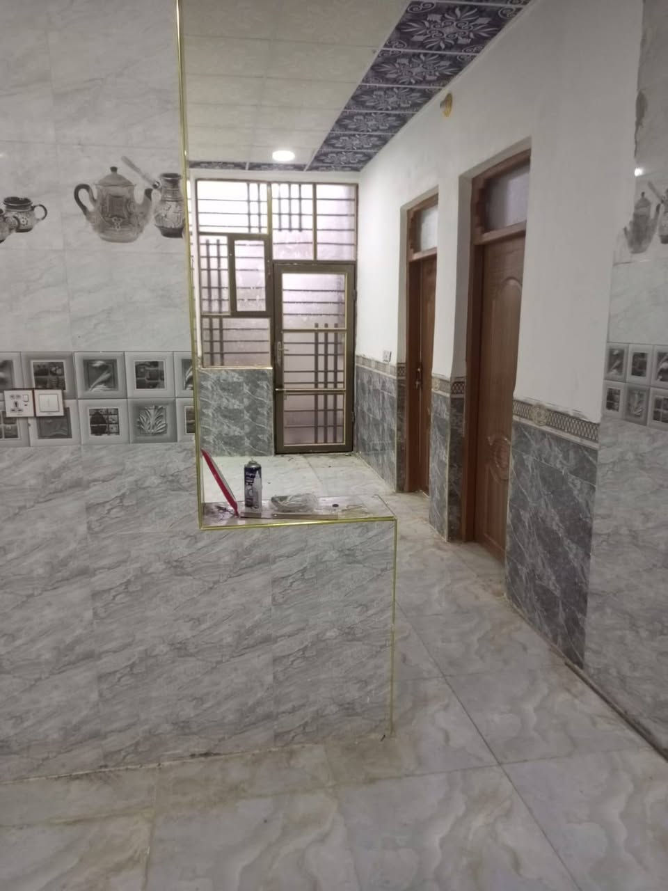 السلام عليكم دار للبيع او الرهان في شارع المطحنه شارع 32/ 100 متر مربع رقم الدار 23 ركن يتكون من غرفه وصاله ومطبخ واستقبال وتخاريج داخليه وخارجيه للاستفسار اكثر الاتصال على الرقم
***********
