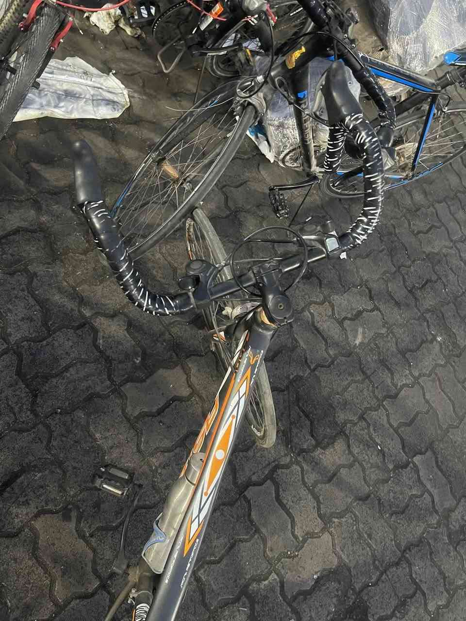 السلام عليكم بايسكل رود للبيع السعر 100 الف و النمرات كلهن شغالات وبيه مجال مكاني بغداد حي العامل للتواصل متواجد فيس و واتساب ***********
