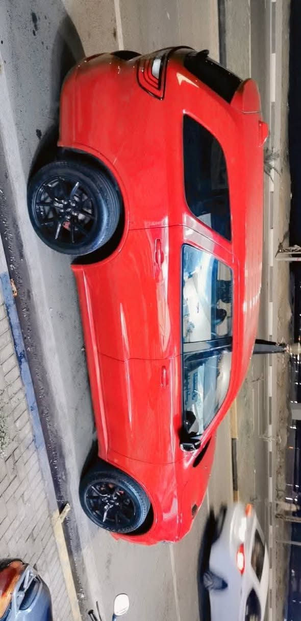 السلام عليكم 
دودج دورنغو 2018 – فئة GT
محرك 6 سلندر
تشغيل عن بُعد
تدفئة وتبريد
دواخل سوداء مثل ما موضح بالصور
كشنات 7 ركّاب (ملكي)
تحكم كهربائي بالكشنات الأمامية
تدفئة كشنات
الحادث: مدگّر (إيسر وبنيد)
السيارة مشروع وطني باسمي
رقم السيارة: بغداد
السعر: 250 ورقة وبيها مجال
العنوان: البصرة – ياسين خريبط
الهاتف: ***********
