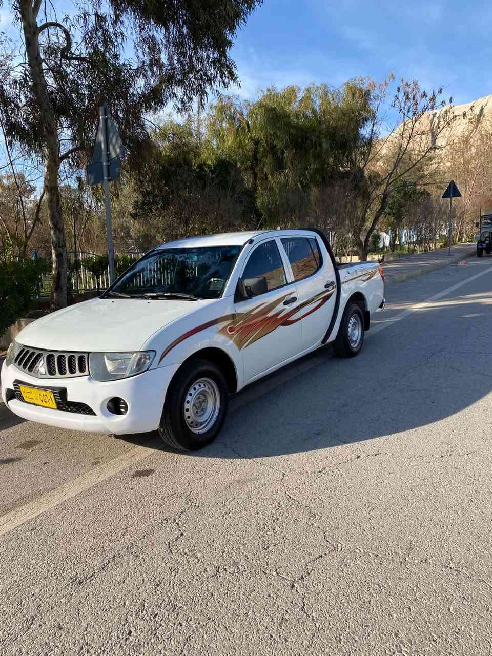 گؤرينه وه به شاهينه ساخ
ميتسو بيشى/2009/L200/بى بؤياخ موزايده وه كا له ت به نا وخؤمه وه يه  يه ك سه ر ده ى كه م به نا وته وه  زؤربه پا كى ما وه ته وه سه يا ره ى ما له وه يه 15وه ره قه م ليدا وه  ٧٥گه لا و مامه له   له ده ربه نديخانه  ***********
