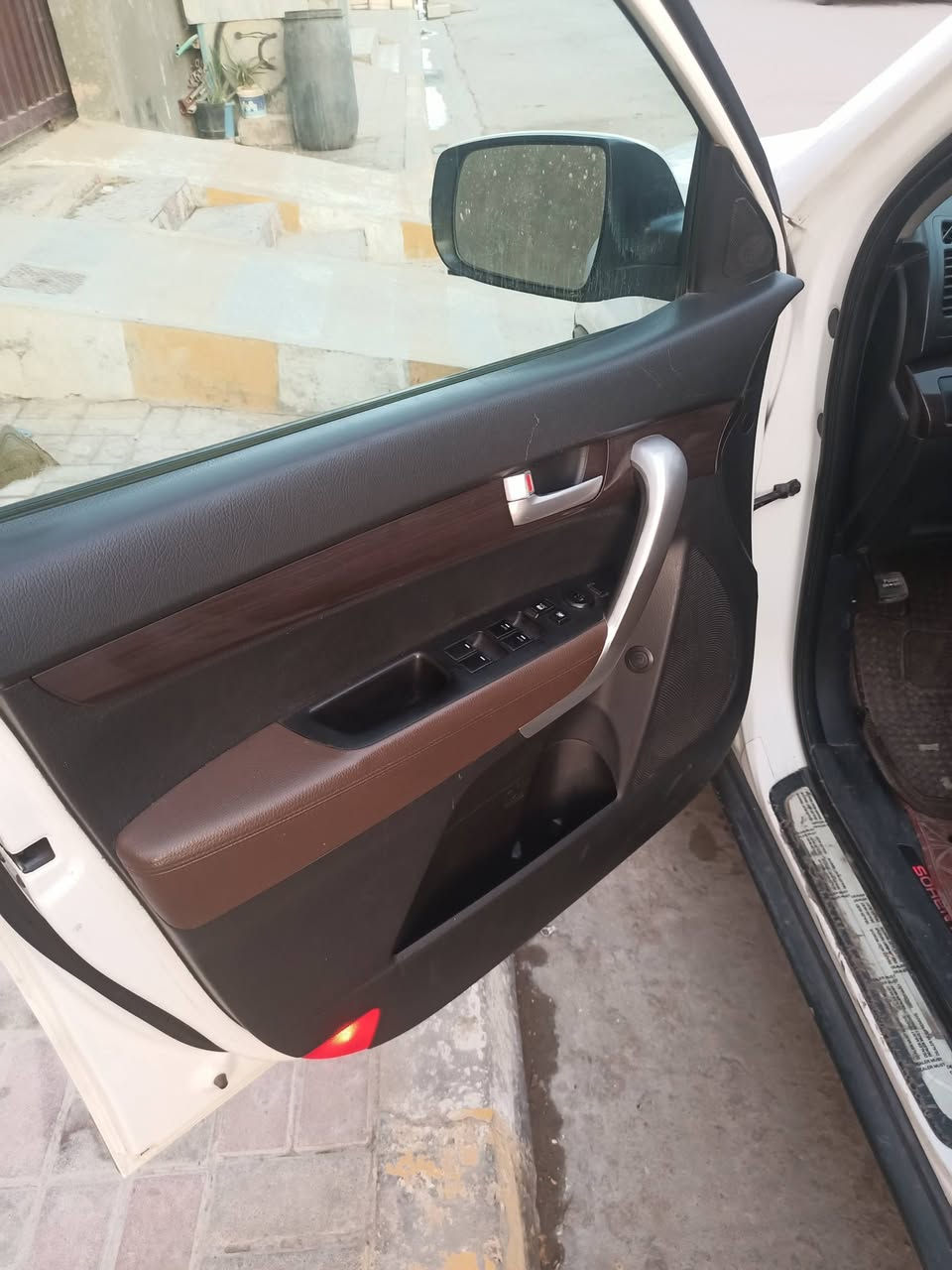 سورنتو 2013 كويتي 6 سلندر
‏
‏فول مواصفات بصمه ابواب وتشغيل 
‏
‏مكفوله من ضربه وصبغ بيه بارد بسيط 
‏
‏المحرك مبدل كازكيت وصار صوته خشن وتنضح دهن
‏ من الواشرات شي بسيط يرادله شغله 250 الف يرجع بلادي 
‏
‏ مكانه الانبار الفلوجه 
‏
‏السعر المطلوب 173 ورقه وبيه مجال بسيط 
‏
‏للاستفسار الاتصال على الرقم ***********
