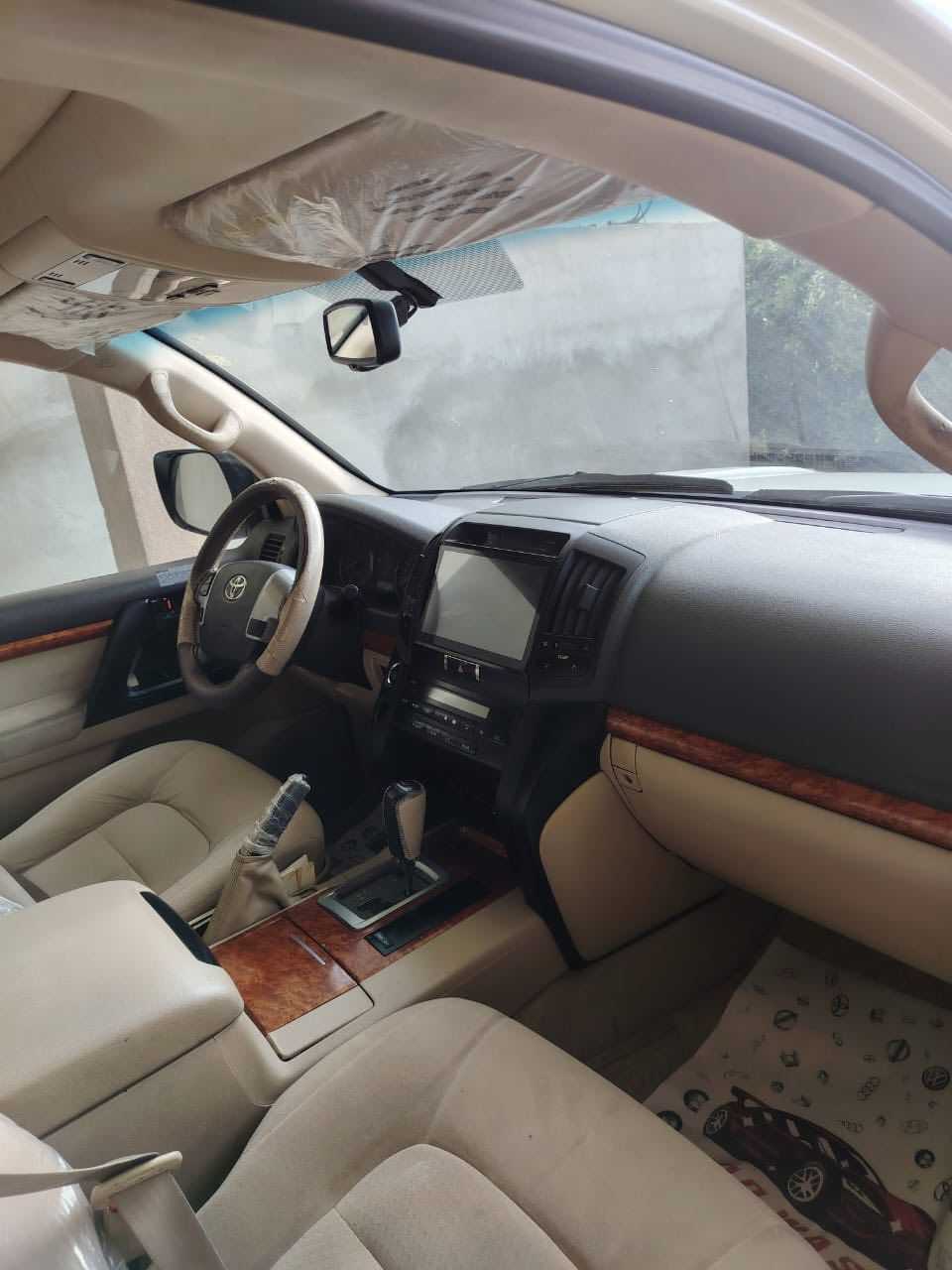 السلام عليكم
لاندكروز موديل 2013 سياره جديده كفاله ماشيه 200 رقم اربيل استفسار على رقم وتدلل (***********)مهند
