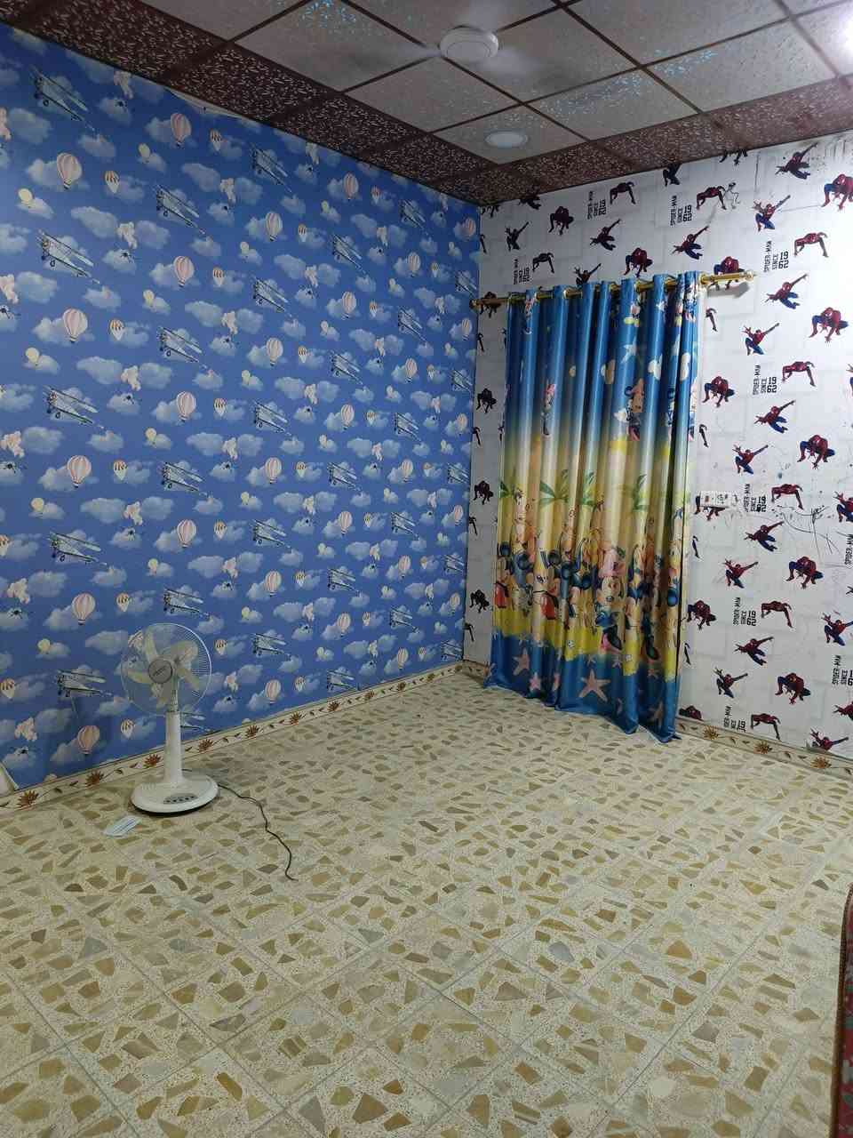 السلام عليكم ورحمة الله وبركاته 

***********
دار سكن للبيع المساحه 200 متر 

العنوان : البصرة ابي الخصيب حمدان ( المعاريف ) قريب مدينة الاندلس السكنيه 

جنس العقار : طابو زراعي عراقي سند 25

يحتوي البيت على غرفتين نوم او صاله او مطبخ او ديوان او صحيات خارجي او داخلي او گراج سيارة 
شارع 10 متر يبعد عن السايدين الفوك 300 متر للعلم⁉️ البيت على شارع تبليط مباشر منطقة سكنية هادئه تتوفر كافة الخدمات ماء مجاري كهرباء تبليط انترنيت ضوئي سوك قريب مستوصف قريب مدارس اهلية حكومية

السعر : 78 مليون او بي مجال
للاستفسار ***********
