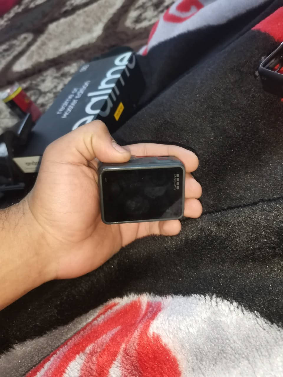 كوبرو فحم
كامره شغاله مع رام 128
ستاند كامره او موبايل واحد للصدر وواحد للخوذه
ادفع سعر وشايف خيرهم
*********** واتساب
