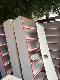 فاترينات عدد 4 السعر  150 الف العنوان بغداد قرب ساحة عدن 07718619550