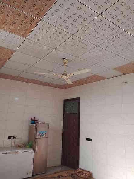 دار للبيع بيع مستعجل
مساحه الدار200متر
يحتوي ع غرفتين وكل غرفه سويت  وصاله9متر
ومطبخ5×6
استقبال خارجي8×4ونص وحديقه 6متر وصحيات3
واجهيه،11متر البيت كامل مكمل عوزه بس ستاره
طابو زراعي،سند25 تتكاتب وي ابو الملك مباشر 
سعره75 وبي مجال
ويرهم مقدمه50 والباقي دفعه ثانيه 
عرض الشارع10متر 
العنوان كربلاء جامعه العميد عامود1211 شيخ بني حسن
راح تحصلوني واتساب 
***********
