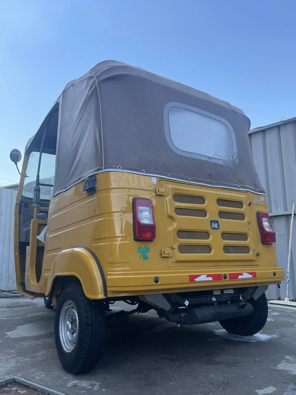 سلام عليكم تكتك 2019 للبيع سنوية ورقم إنكليزي تحويل ثاني يوم معمرة دوس وبوشة وبستم شركة : مكاني بغداد الزعفرانية *********** التكتك خير من الله شوفت عينكم 🤍.
