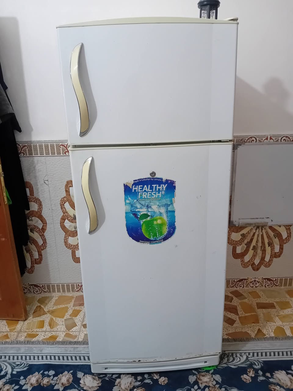 السلام عليكم عندي ثلاجة ومجمدة نضيف رقم موديل ***********
