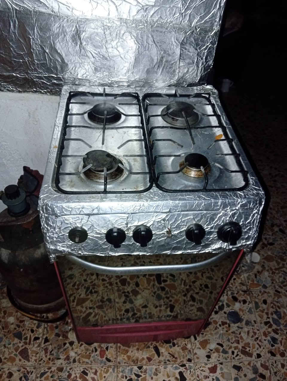 سلام عليكم غراض منزليه البيع كاونتر معى ملحق سنك طباخ شغال بلازمه حجم 32انترنيت شغاله قيم وأخذ وات ساب ***********
