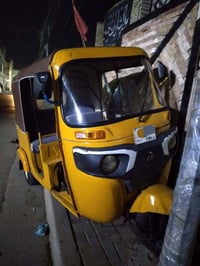 تكتك باجاج للبيع موديل 2019 شهر12 مرقمه وراعيهة متوفي تكتك نظيفه مكاني...