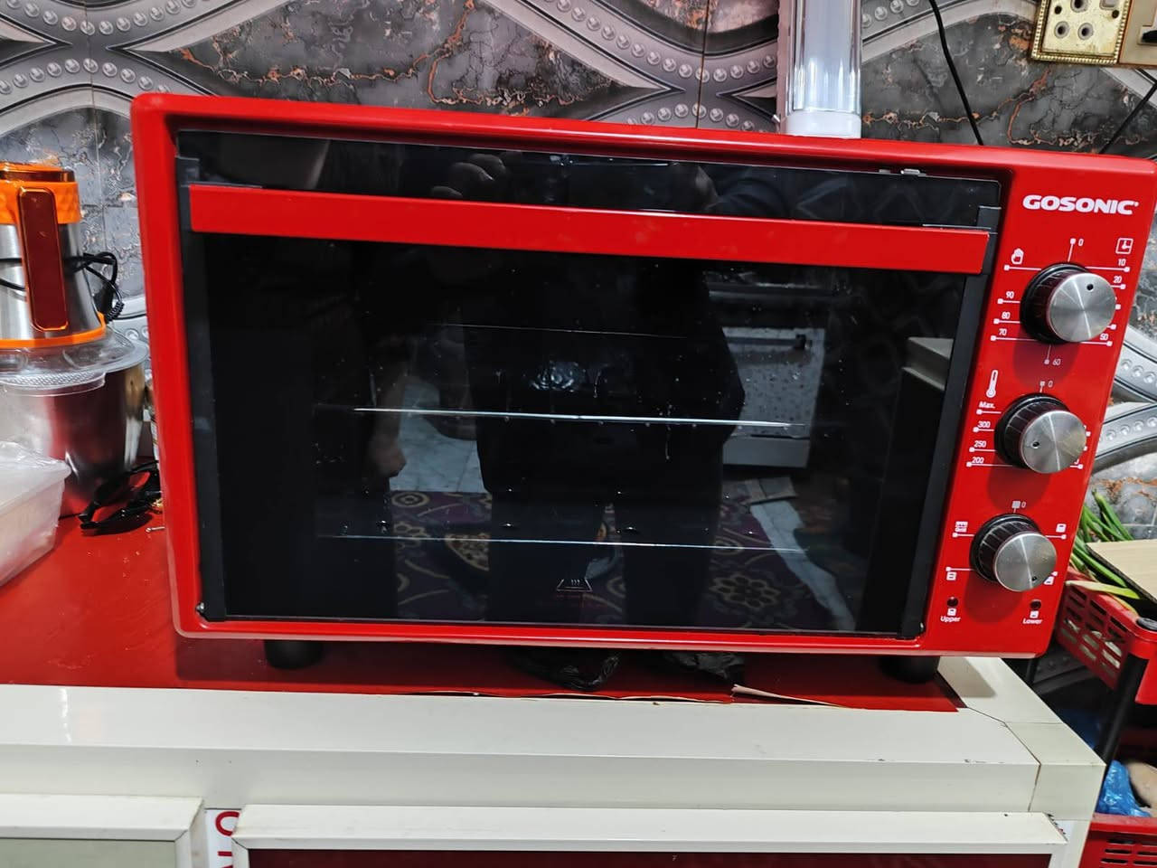 مطبخ حار للبيع سعر ه 300 وبيه مجال... وفرن كهربائي سعره 70 وبيه مجال للاستفسار.. الاتصال ع الرقم ***********
