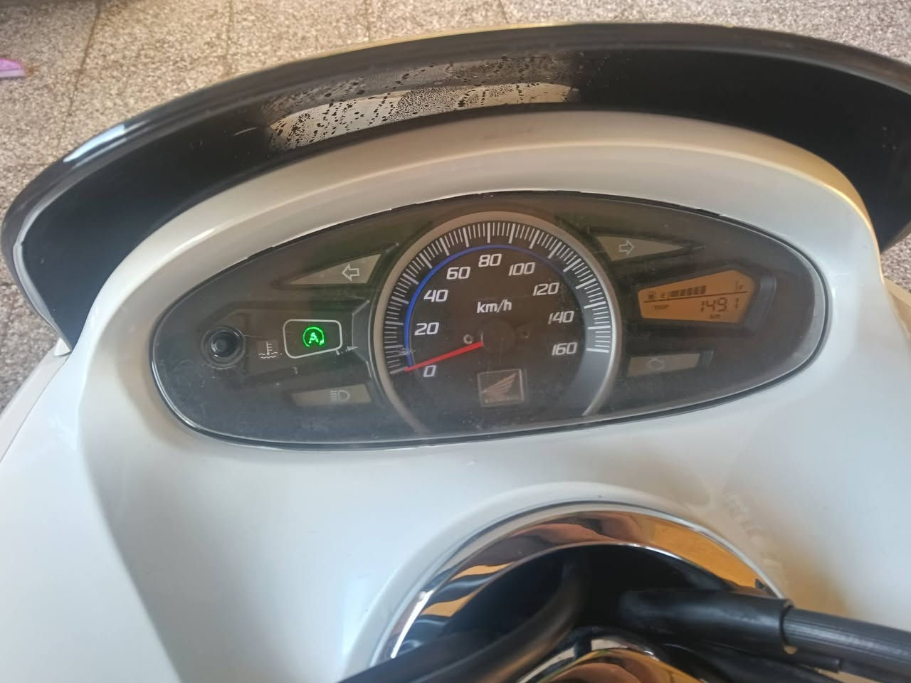 Pcxجيل اول موديل 16 ياباني  دراجه مصارها هواي نازله رمبه مكفوله تجي تفحص وتاخذها من باب البيت وجيب وياك اي فيتر يعجبكك
حرف A 
حساس زدحام 
حساس ستان 
كلهن شغالات 
السعر مليون و550 مجالي شي بصيط مال حك الجيه فقط 
دراجه دهن امزويل + بانزين محسن + مي راديتر الاخضر الزيتي مو ابو لاف دراجه مداريها من كل نواحي تجي وتشوف بعينك 

مكاني بغداد البياع السيديه حي التراث 
***********
