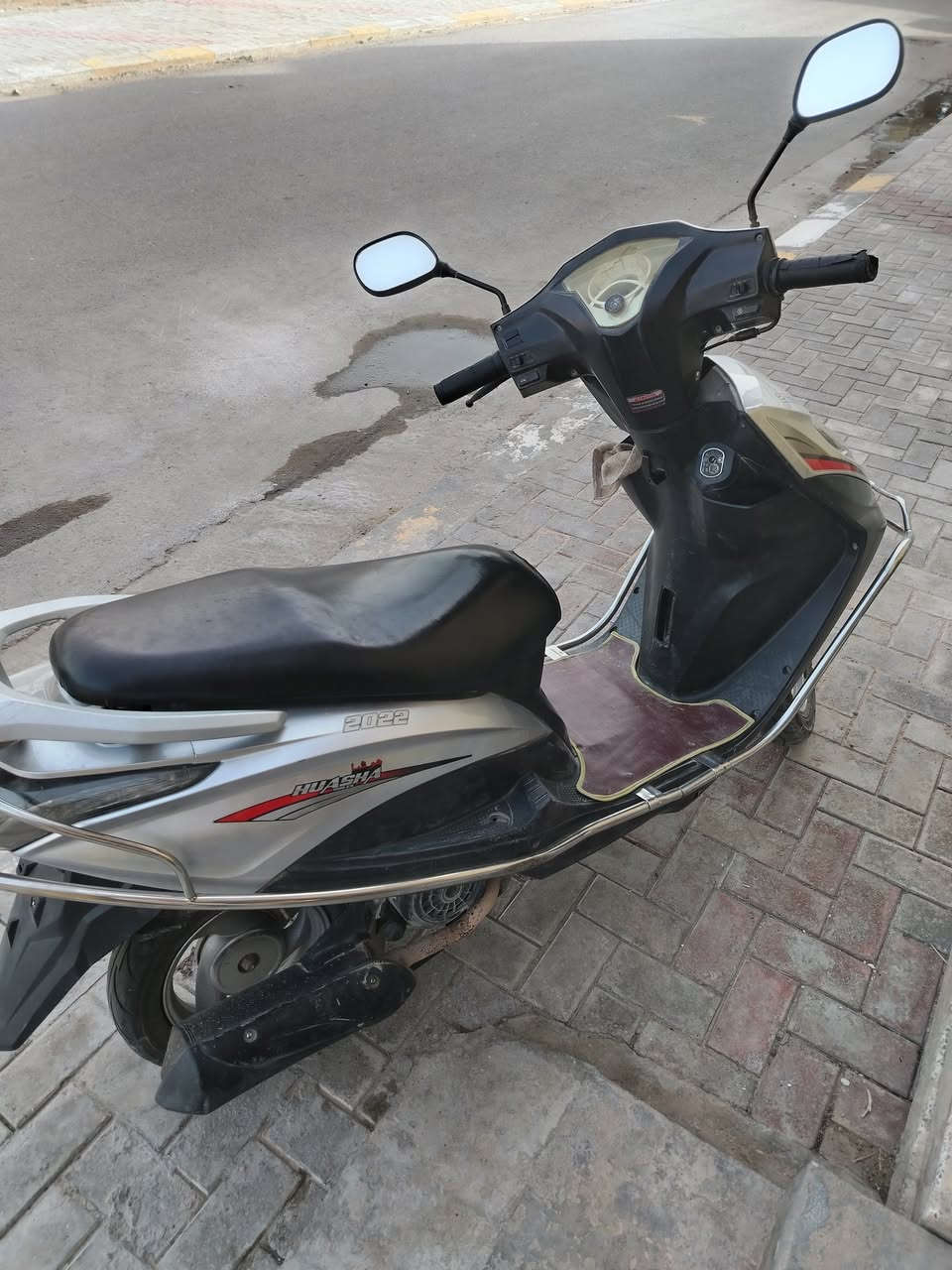 سلام عليكم سكنس صيني دراجه شلعه تخوف ومكينه مجفته جديد بعدها عالسحك سعرها ٢٥٠ وبيها مجال للطيبين متواجد اتصال ووتساب فقط ***********
