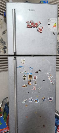 ثلاجه حجم كبير مترين حيل نضيفة للبيع سعر ٢٠٠ بيها مجال للشراي العنوان ...