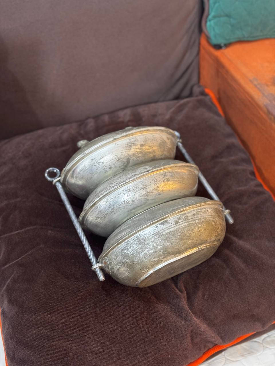 سفرطاس قديم نحاس أحمر شغل الموصل قطعة مختلفة ونضافة عالية جداً إرتفاع 32 سم *********** بغداد
