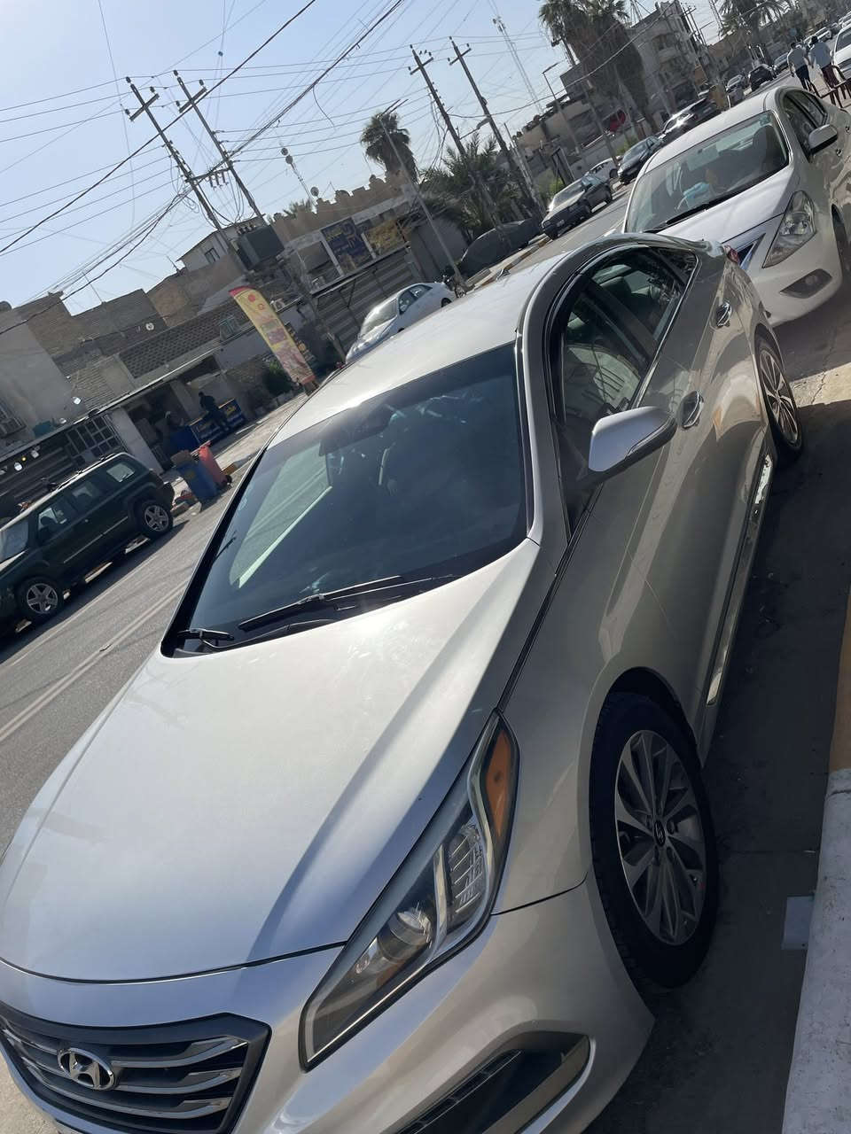 السلام عليكم هونداي سوناتا للبيع كامله مكمله وارد امريكي بيها صبغ قبق الجنطه وجاملغ خلفي السياره عليها ادامه كامله تخم تاير جديد رقمها بغداد سنويه باسمي تحويل ثاني يوم  السعر 140 وبيها مجال العنوان بغداد ***********
