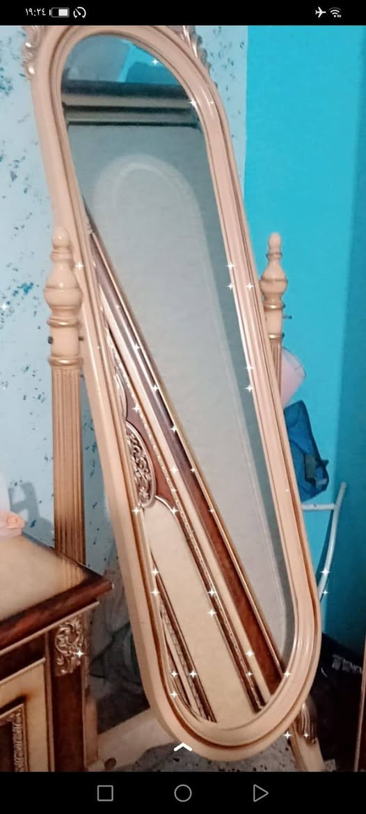 سلام عليكم غرفه خشب مصريه سعر 400 الف وبيهه مجال حك الجيه العنوان بغداد دوره ***********
