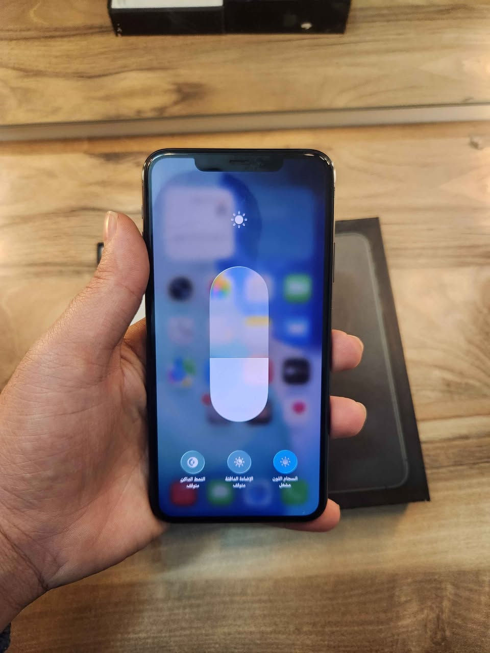 11 برو ماكس 
ذاكره 256 بطاريه 86
نضافه 99 وتر بروف 
ملحقات كارتونه فقط 
سعر ٣٣٠ قفل
بغداد البياع 
*********** بغداد, العراق
