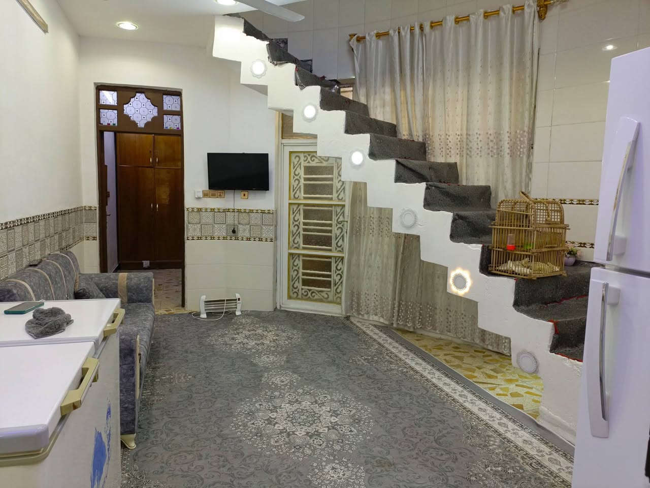 سلام عليكم بيت للبيع الشعب بصناعي مساحه البيت100 م ونزال 20 واجهه البيت 5  وبالبيت طابق واحد بناء حديث السعر 175 طابو ملك صرف وبي مجال بسيط الاستفسار على الرقم***********
