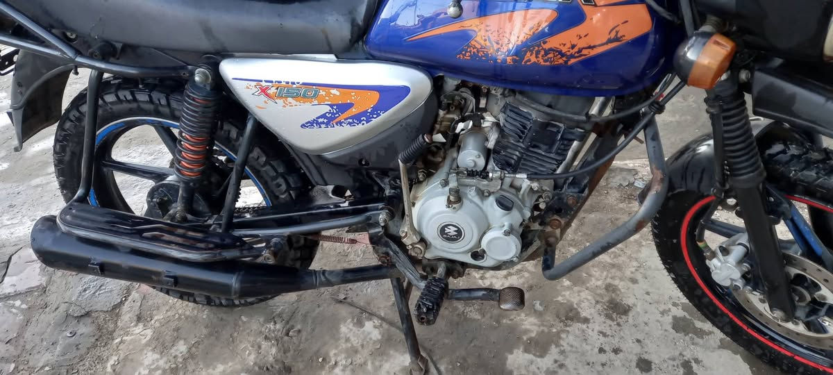 السلام عليكم بوكسر هندي مديل ٢٠ رقم وسنوية تايرات جدد قبل ١٠ ايام شديتهن
السعر مليون  ونص اتصال ***********
