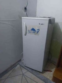 ثلاجه مستعمله نضيفه للبيع السعر ١٥٠ الف وبيه مجال للشراي للاستفسار الا...