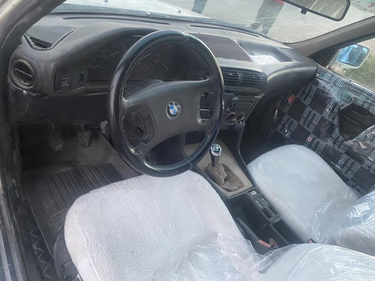 بۆ فرۆشتن بی ئێم BMW520 مۆدیل 1993
ئەوەلیاتە سەیارەکە
💸😱💸نرخ 27وەرەقەوکەمێک مەجال😱
رقم دەهوک
گێر حادیی و گێرومەکینەی بەشەرتە
سەیارەکە زۆر جوان و خاوێنە
ژمارەی خاوەنەکەی ***********
***********
شوێن هەولێر 
بۆ زانیاری زیاتر پەیوەندی بکەن أربيل, العراق
