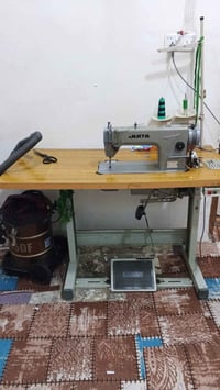 مكينه خياطه للبيع السعر ٣٢٥مكلف ب النشر  رقمي للاستفسار 07807385135