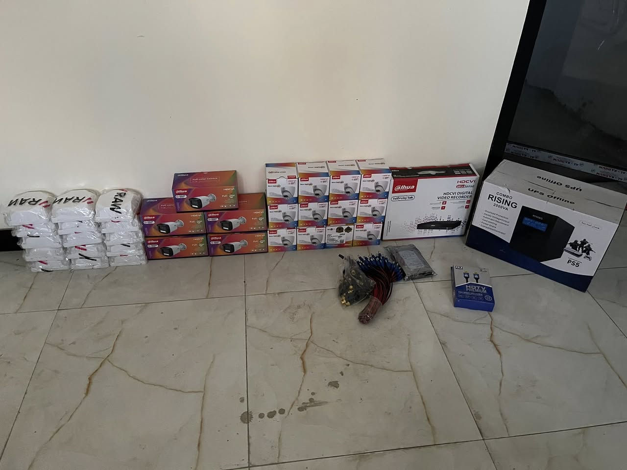 اعمالنا في الحرية
منظومة 16 كاميرات تجميع بأعلى المواصفات
مع خاصة الذكاء الاصطناعي 

خاصة الذكاء الاصطناعي هي:-
1️⃣ - تصوير اي شخص يصلك قرب المكان بصورة خاصة صوت 
     وصورة ولقطة فديو ١٠ ثواني .
2️⃣-ممكن تحديد الأشخاص المخولين من قبل النظام بعد 
       ادخال بيانات من قبل المستخدم.
3️⃣-تفعيل إرسال صور الأشخاص على الهاتف.
4️⃣- حفظ صورة آخر شخص كان بالموقع قبل فقدان او 
         سرقة جهاز وإرسالها على الهاتف

منظومة دهوا دقة 5 ميكا فول كلر صوت وصورة 

📌المواصفات
🔺16 كاميرات دقة 5 ميكا فول كلر صوت وصورة دهوا اصلي
     دبل لد ( تصوير ليلي نهاري ملون حتى بدون انارة)

 🔻ديفيار 16 جنل دقة 5ميكا نوع دهوا يشغل كل انواع 
      الكاميرات ويدعم تسجيل الصوت مع تصوير الوجوه 
     والتعرف عليها بالذكاء الاصطناعي 

🔻هارد 4 تيرا اصلي .

🔺كيبل رولة 250م مسلح ونحاس ومقاوم كافة الظروف 
       الجوية دبل تسليح.

🔺جهاز يو بي اس نوع حجم 2000

🔻بوكسات عدد 16 خاصة بالكاميرات لحماية الفيش من 
     الرطوبة والعبث وتعطي شكل لائق للكاميرات

🔻فيش كامله خاصة بالكاميرات

🔺راك حديد لحفظ المنظومة من العبث والتلاعب 

🔺كيبل اج دي مسلح

🔻ماوس واير ليس نوع رابو

🔻 ربط المنظومة على الانترنت وتراقيب وانت باي 
     مكان بالعالم

🔺ضمان سنه حقيقي

🔴لمزيد من المعلومات مراسلتنا على الخاص او الاتصال على الرقم
***********
***********مهندس محمد
