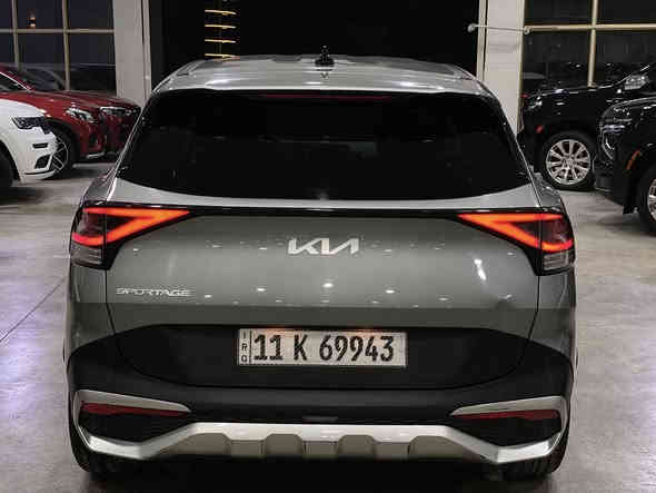 كيا سبورتاج2023 وارد أمريكي ماشي40الف
السيارة نص مواصفات ومحرك 4 .2500 و
السيارة رقم بغداد الجديد تحويل مباشر ثاني
يوم وحادث السيارة جداً بسيط بيه الجاملغ 
الأمامي جهه صدر و حافة البنيد فقط بدون
دواخل وبدون شواصي او لغود وشرط ابيع 
عل سونار وصور حادث مرفقة مع المنشور
و السعر جداً حلو ومناسب وهو 18500$ 
الف دولار او 185 ورقة وبيه مجال بسيط
ومكاني هو بغداد و رقمي ***********
السيارة سويج و رادار امامي وقيادة ذاتيه و
دشبول ديجتال و لايت زنون ولد امامي خلفي وباقي موصفات معروفة
