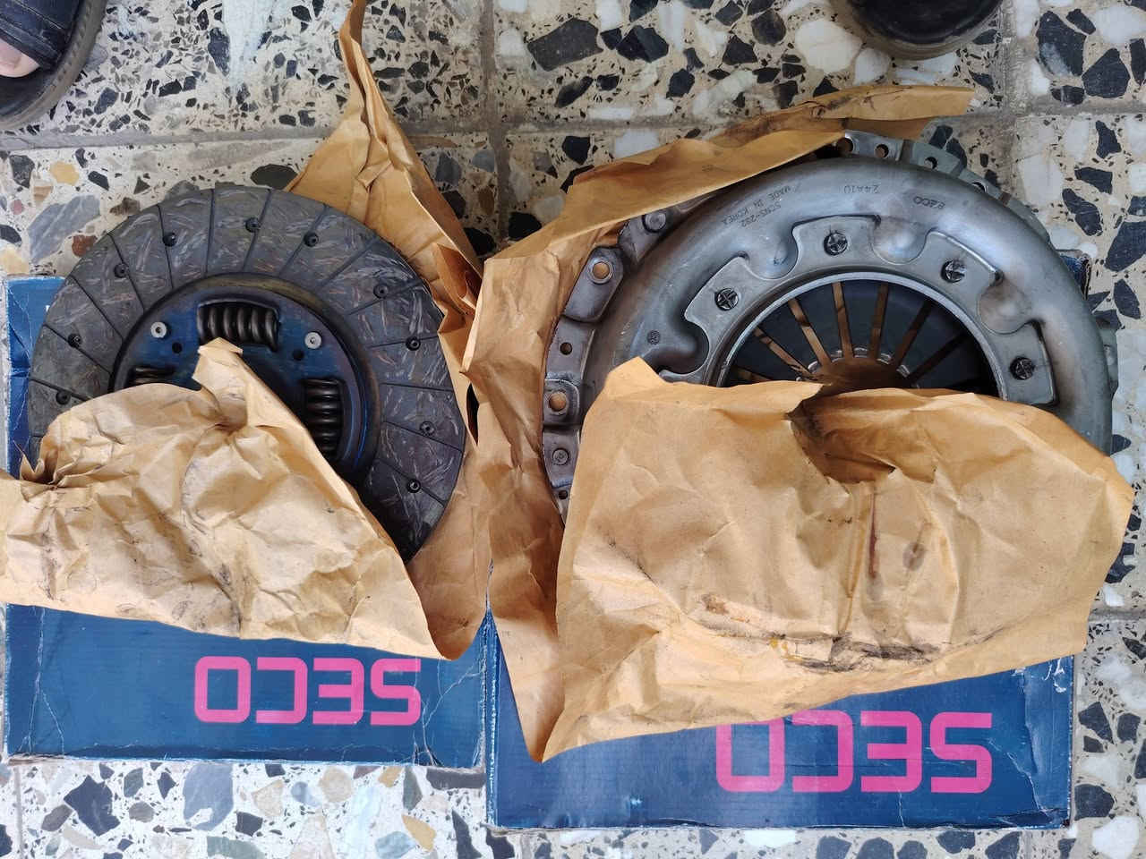 السلام عليكم
كلج نيسان اورفان عالية ويرهم للناصية جديد كوري مشتغل ايام اشتريته وطلع العطل مو منه بالكير السعر ٧٥ الف بغداد مدينة الصدر ***********
