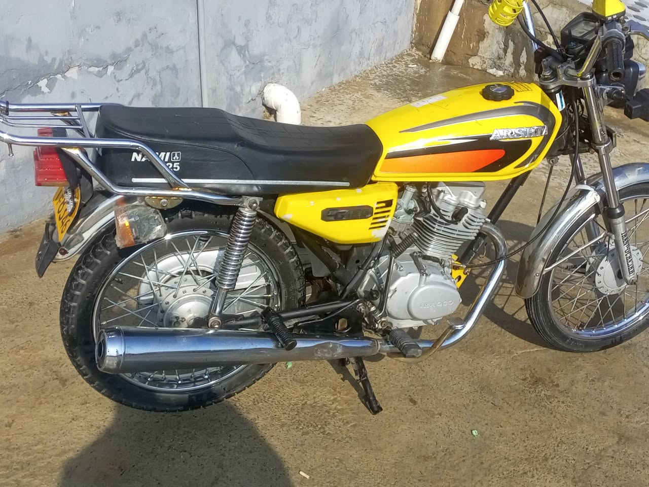 ارشه ١٩ مكينه ٢١ دراجه خير من الله شلعه معدل يخبل تجي وتشوف بعينك دراجه لا جفيه لا عواج بشاصي حلوه كاعده اوراق كامله داخله كمرك مدفوع سعرها ٤٥٠ وبيها مجال مكاني ديالى شهربان ***********
