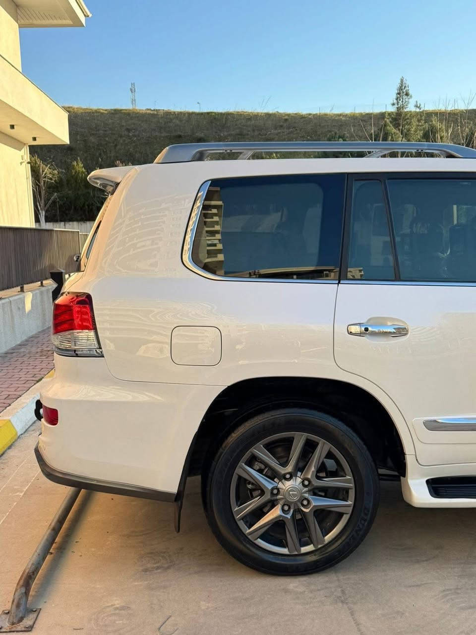 السلام عليكم 

لكزز بريم اصل 
LEXUS LX570 S SPORT+
الموديل :2012
ا
_____________اب اسمي اسليمانيه 
بصمه
سلايت روف 
جكات
كراسي كهرباء 
كراسي تدفى وتبريد 
كراسي الخلفيه كهرباء + تبريد
استيرين كهرباء 

شاشات 
AUTO START
OFF
 تحكم (جهتين امامي+جهتين خلفي)
فور ويل
اشارة بالمري
مري كهرباء(شفط)
#نقطة_عمياء
لايت عدسة زنون(عالي+ناصي)  مكان ميسان 
لد أمامي خلفي
االسعر 350

‭***********
