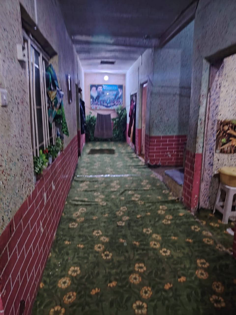 دار للبيع 200 م 
حي الرسالة شارع عرض 10 قريب ع مدرسة الامام الحسن 
طابقين 
طابق اول قديم بيه 3 غرف 
طابق ثاني 2016 بيه غرفة كبيرة وصالة ومطبخ وصحيات
للتواصل 
واتساب 
***********
