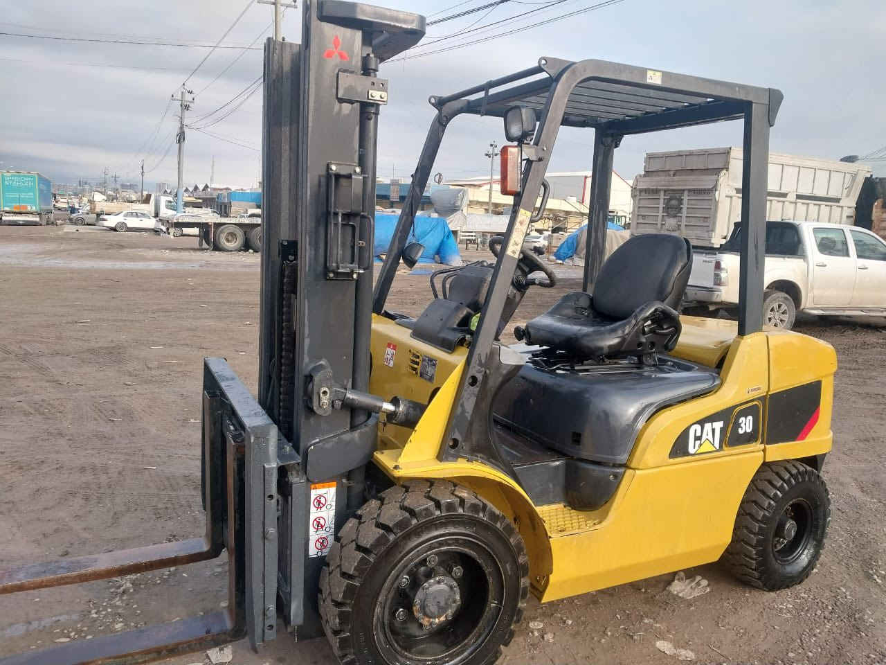 سلام عليكم شوكيه كتر  2014 جديده3طن3 حركات جوب حاويه جك وسطي دخول جديد مكفوله كير او مكينه بلاد ارقام كاتي او منفيست مكاني بغداد البياع ***********
