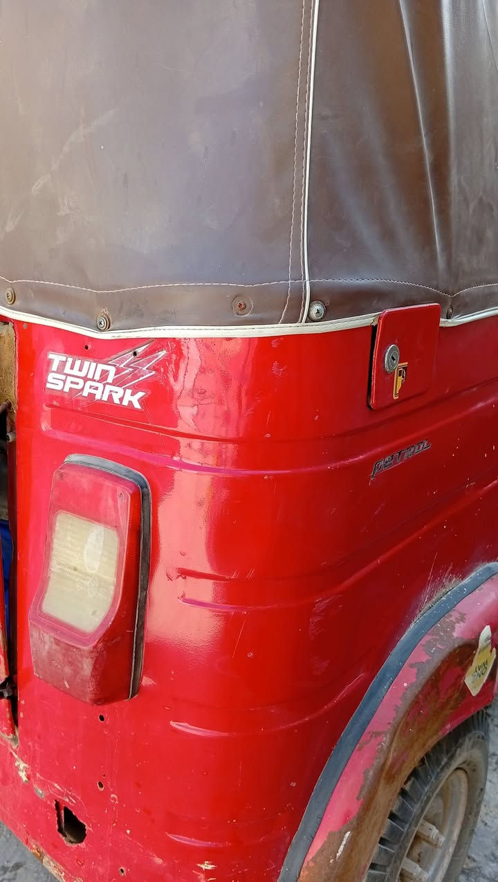 اسلام عليكم تكتك موديل 18
اوراق المصطفى مكينه مال عشرين 
تكتك جاهزه مكاني الحمزه الغربي 
السعر 3100وبيه مجال قليل 
***********
