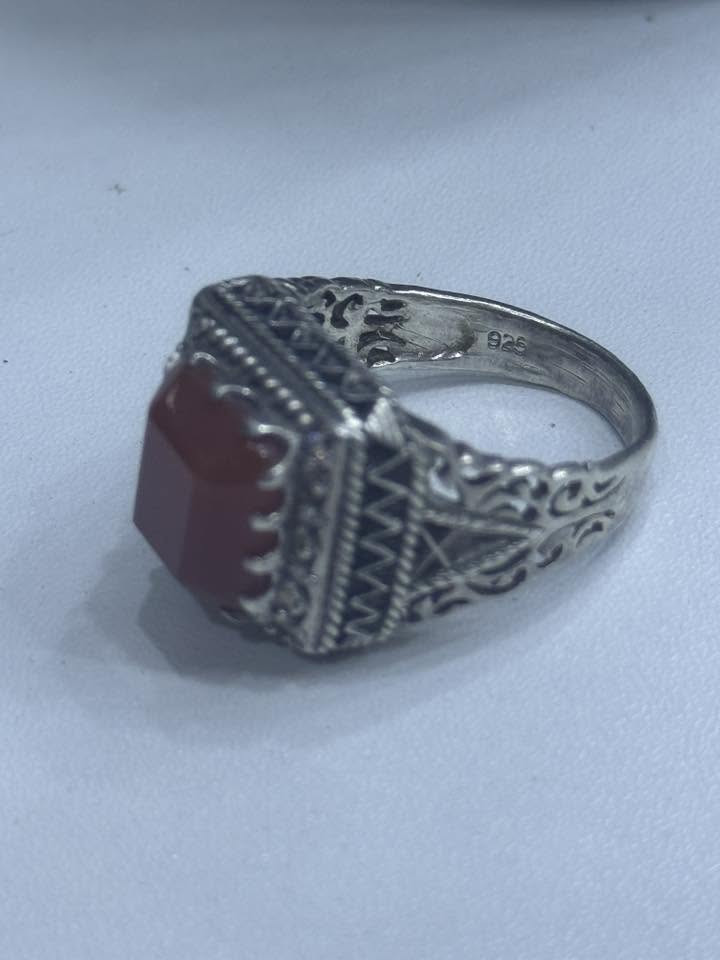السلام عليكم
قطعه من العقيق فضه عيار 925 

السعر 80 الف بغداد مدينة الصدر /***********
