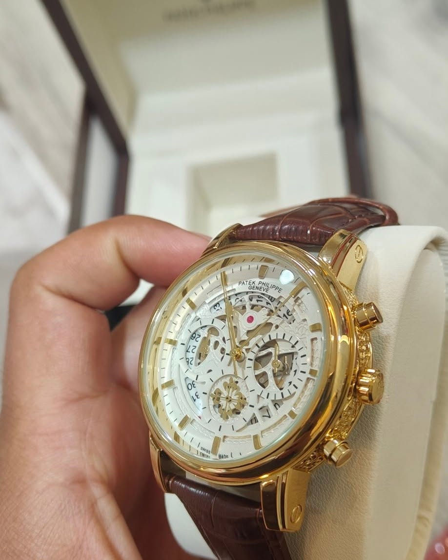 عنوان يخطف الأنظار: 🌟 الفخامة والأناقة بين يديك.. ساعة Patek Philippe المذهلة 🌟

​لكل عشاق التميز والذوق الرفيع، نقدم لكم التحفة الفنية المستوحاة من التصاميم الكلاسيكية لـ باتك فليب، بتفاصيل غنية ومظهر يوحي بالفخامة المطلقة.

​✨ مواصفات الساعة:

​الموديل: ماستر مستوحى من تصاميم التعقيدات الكلاسيكية الفاخرة للبراند.

​الحركة: ماكينة بطارية (كوارتز) عملية وعالية الدقة لضمان دقة الوقت.

​التصميم: إطار ذهبي لامع مع مينا غنية بالتفاصيل والعدادات الداخلية، وسير جلدي فاخر باللون البني يمنحك راحة تامة ومظهراً رسمياً جذاباً.

​الملحقات: تأتي مع علبة فخمة وكارت الماركة والتاغ الخاص بها لتكون هدية مثالية لنفسك أو لمن تحب.

​💰 السعر: 50 ألف دينار عراقي فقط!

🚚 خدمة التوصيل: متوفرة لجميع محافظات العراق بـ (5 آلاف دينار فقط).

​📞 للطلب أو الاستفسار:

يرجى مراسلة رسائل الصفحة أو التواصل عبر الواتساب على الرقم: ***********
