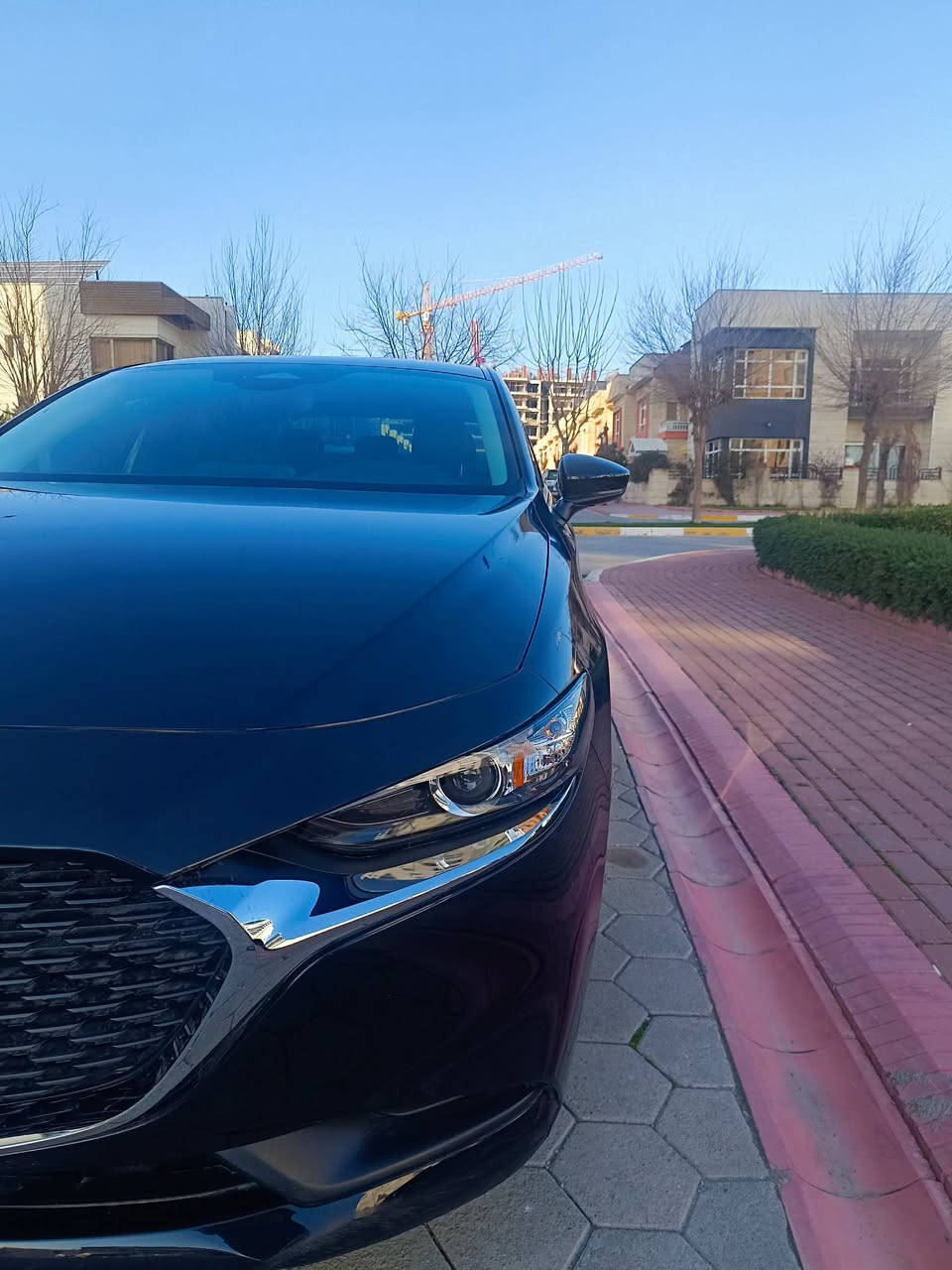 Mazda 3 2024
مازدايه كى زور پاكه مالى دوسته لوك لوك 
بوياخى نى يه و ئيرباگى نه ته قيوه 
12000 هه زار مايل رويشتوه
مواصفات
مه كينه 2.5 
به سمه 
بريك به سمه 
ده رگا به سمه
كاميرا 
شاشه
كوشن جلد
گيج الكتروني
رادار ( پيش و پاش لاى راست و چه پ)
خه تى جاده
نرخ 153
***********

مازدا 3 موديل 2024
12000 ميل
المواصفات
محرك 2.5 
باسما 
هيكل من الطوب 
الباب مغطى 
كاميرا 
شاشة 
وسائد جلدية 
أجهزة إلكترونية 
رادار (أمامي وخلفي، يمين ويسار) 
خطوط الطريق
السعر 153
***********
