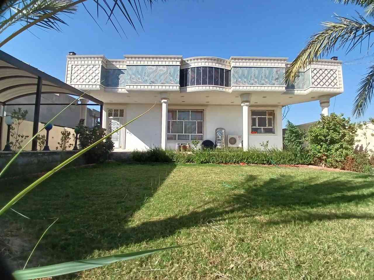 بيت 🏡 للبيع سند 35 البيت ركن مساحة 720م واجها 19 ونص نزال 37م يحتوي البيت   على ثلاثة غرف نوم و مطبخ حار بارد و استقبال 5 في 10 وكراج كبير و حديقه 🏕️كبيرة الخدمات فول البيت صاير على شارع يربط بين الراشدية و جزيرة بغداد السياحية البيت بناء 2024 جديد جدا العنوان / بغداد حي الانتصار مقابل مستشفى🏥 حماد شهاب جاي من مرور الحسينية الاستفسار على الرقم التالي.  ***********  مراسلة على واتساب
