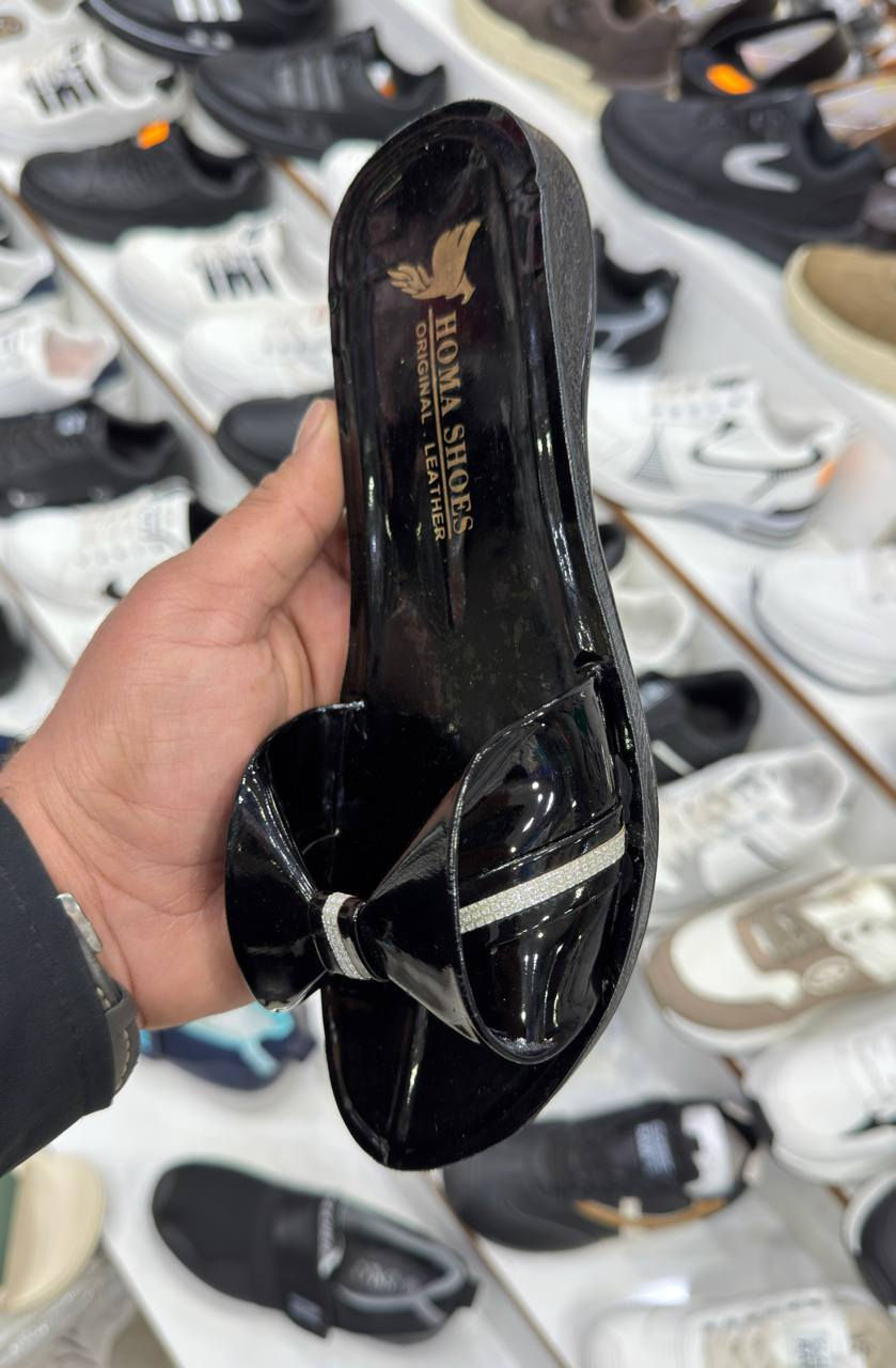 شحاطة نسائي همسه ايراني درجة اولى. 
سعر الدرزن العالي 42 الف. 
سعر الدرزن الناصي 38 الف. 
🚛يوجد توصيل لجميع المحافظات. 
يمكنك الاختيار من قناتنا على التليكرام 
https://t.me/thayi99R


**إذا كنت صاحب هذا الإعلان وتريد حذفه لأي سبب، رجاءا أرسل رسالة إلى الدعم الفني**