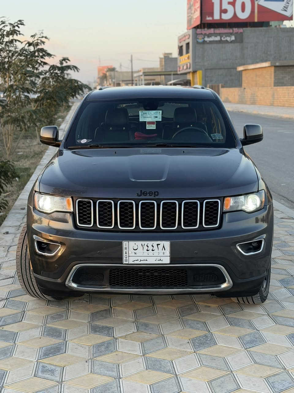 جيب لاريدو  2018
رقم بغداد 
قطعتين صبغ جاملغ وبنيد باقي مكفول
محرك 3600 V6  
ماشية٩٦ الف كيلو
جنطة كهرباء 
كشنات جلد وكهرباء وتدفئة 
تبريد قطعتين 
شاشة جبيرة كامرا حساس 
سعر 200 بيها مجال قليل
مكان سيارة تكريت
***********
