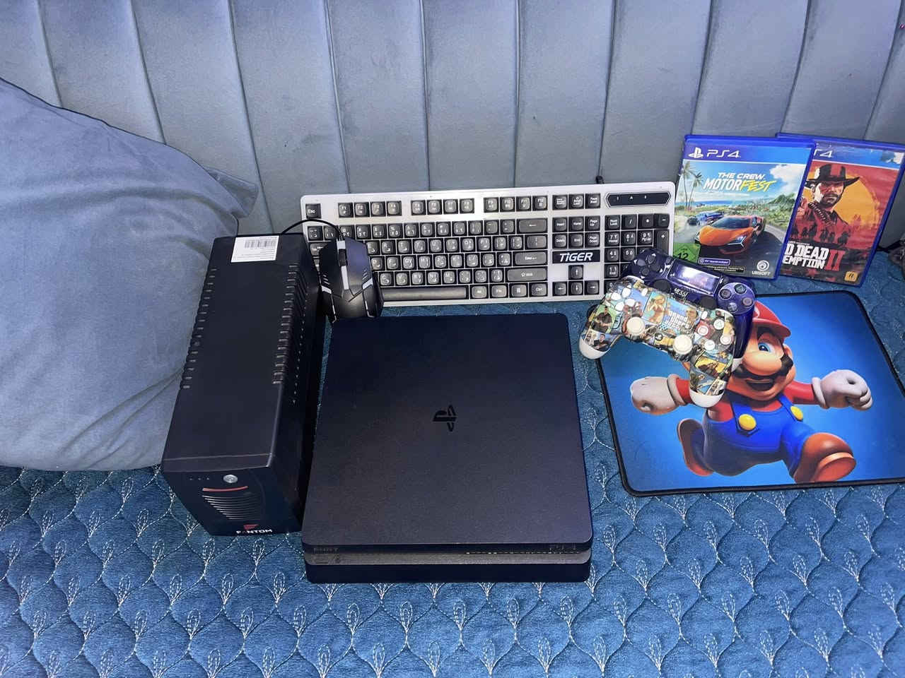 بلي فور اولاين جهاز نضيف ما مفتوح ويا ماوس وكيبورد وماوسباد ويدات ثنين واقراص3ردد ريدبشن و ذكرو موتر فيست و ماين كرافت و يوبي أس السعر325وبي مجال الرقم***********
