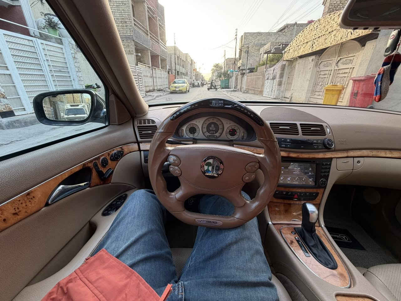 بسعر مناسب 
مرسيدس w211 e350 تو ويل عليها كت e63 موديل 2008

سيارة نظيفة جدا بدون اي نقص 
فول مواصفات بيها صبغ بابين وجاملغين يسره بسبب شخوط 

مكاني الشعب 
***********

