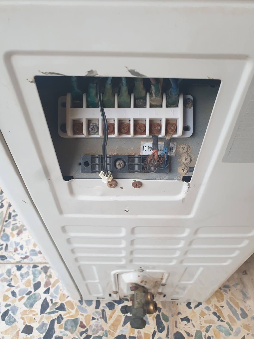 قطعة خارجية مال سبلت TCL طنين نضيفة مداخله تصليح نهائي الماطور مالتها هيتاشي اصلي غاز


**إذا كنت صاحب هذا الإعلان وتريد حذفه لأي سبب، رجاءا أرسل رسالة إلى الدعم الفني**