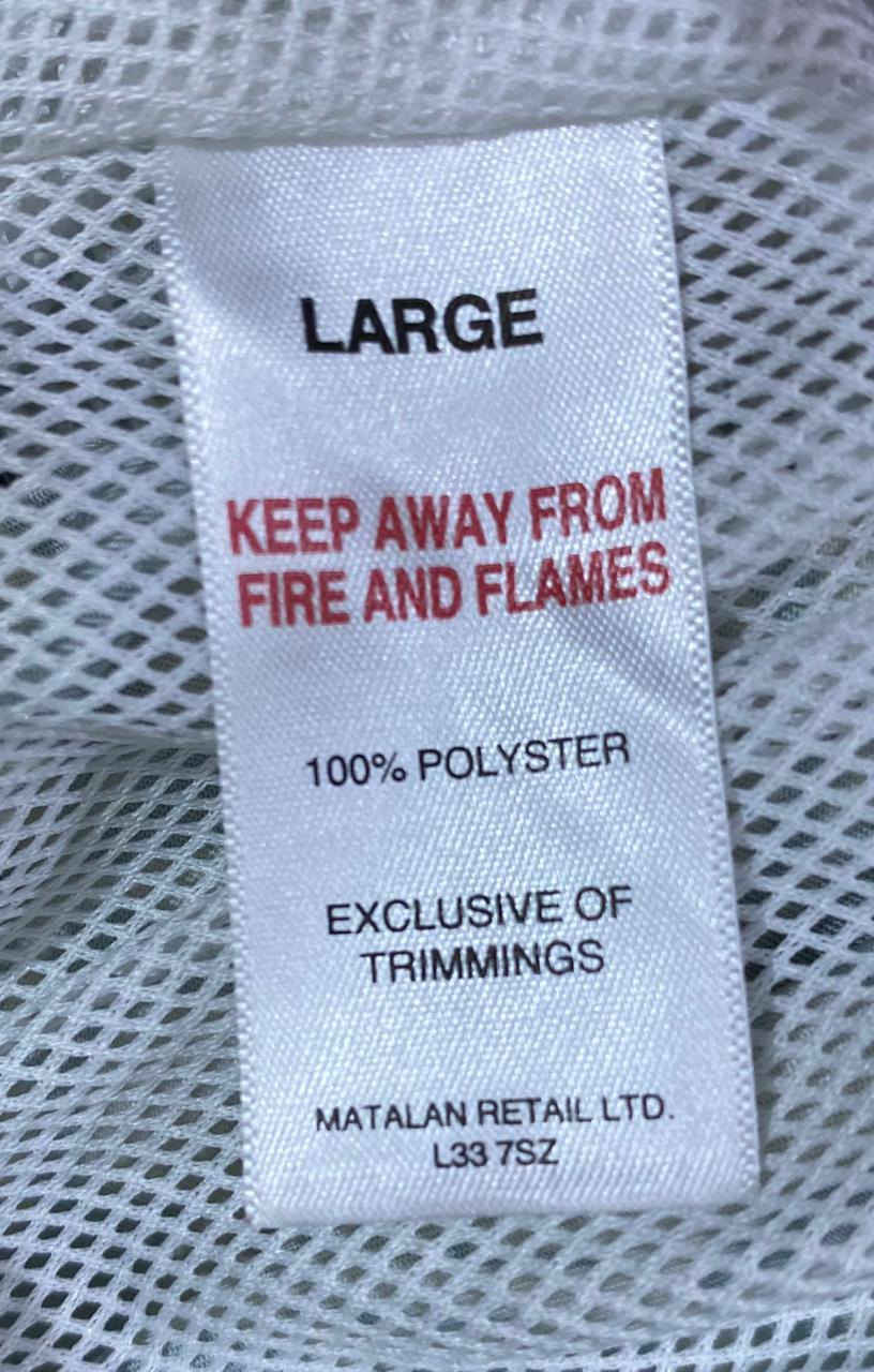 العلامة التجارية: القطعة تابعة لشركة Matalan البريطانية

 (ماتالان)، وتحديداً من خط الإنتاج أو التشكيلة التي تحمل 

اسم "EASY est. 1973" 

​المادة والتصنيع: مصنوع من البوليستر بنسبة 100% (100% POLYESTER) ويحتوي على بطانة شبكية داخلية بيضاء مخصصة للسباحة 

​بلد الصنع: صُنع في بنغلاديش

​القياس: L

​الحالة: جديد 

السعر 10 الاف


**إذا كنت صاحب هذا الإعلان وتريد حذفه لأي سبب، رجاءا أرسل رسالة إلى الدعم الفني**