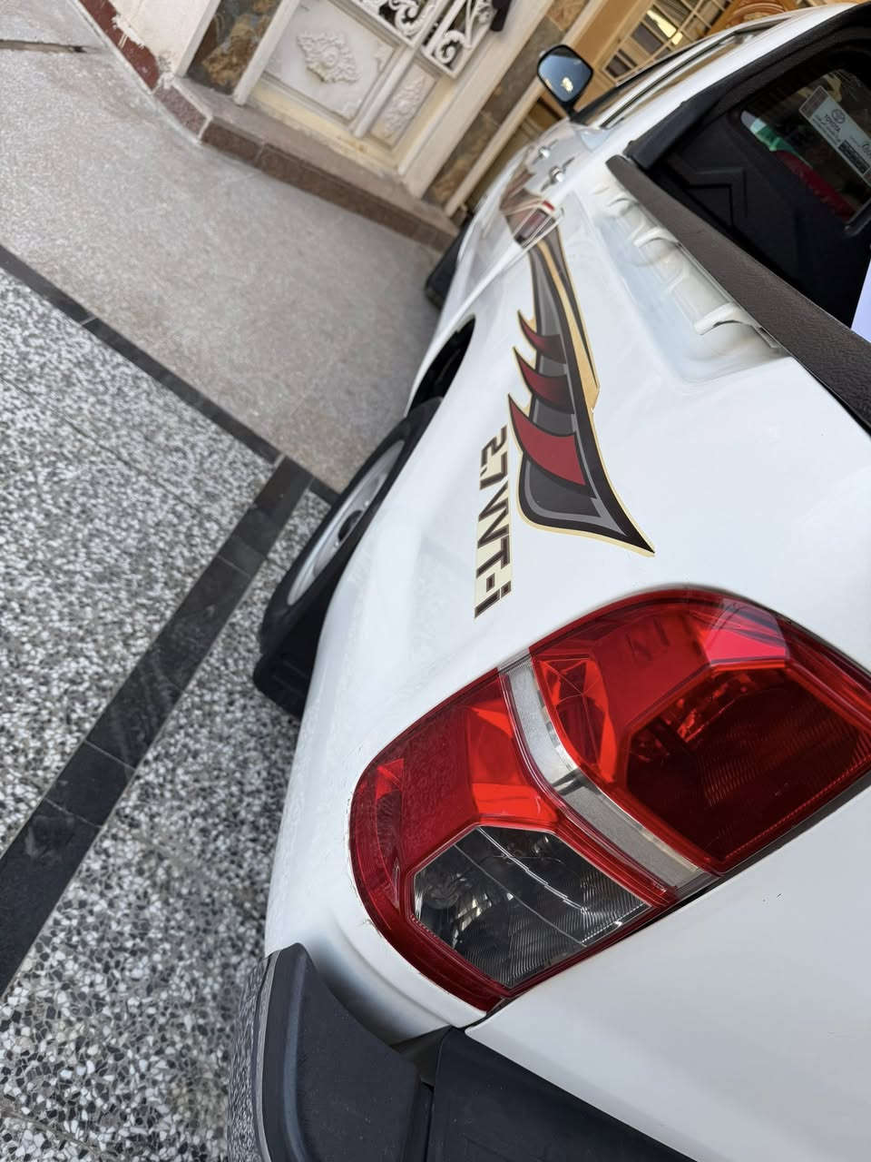 السلام عليكم 🫡 
للبيع 💵
تيوتا هايلوكس 2014 💪
كير عادي سعودي 🇸🇦
مكفوله كفاله عامه والسونار مرفق بالصور سياره بعدهي بحاله الوكاله على ايد وحده من 2014 مال بيت السياره دوشمه ارضيه لايلون قماره دوشمه كشنات تخم تاير دنلوب وصيانه والدهن بشركه تيوته كير محرك بالكارتون زيرووووو السياره بسمي رقم سليمانيه تحويل ثاني يوم 
سعر السياره 200$ شديتين 
اتصال على الرقم ***********
