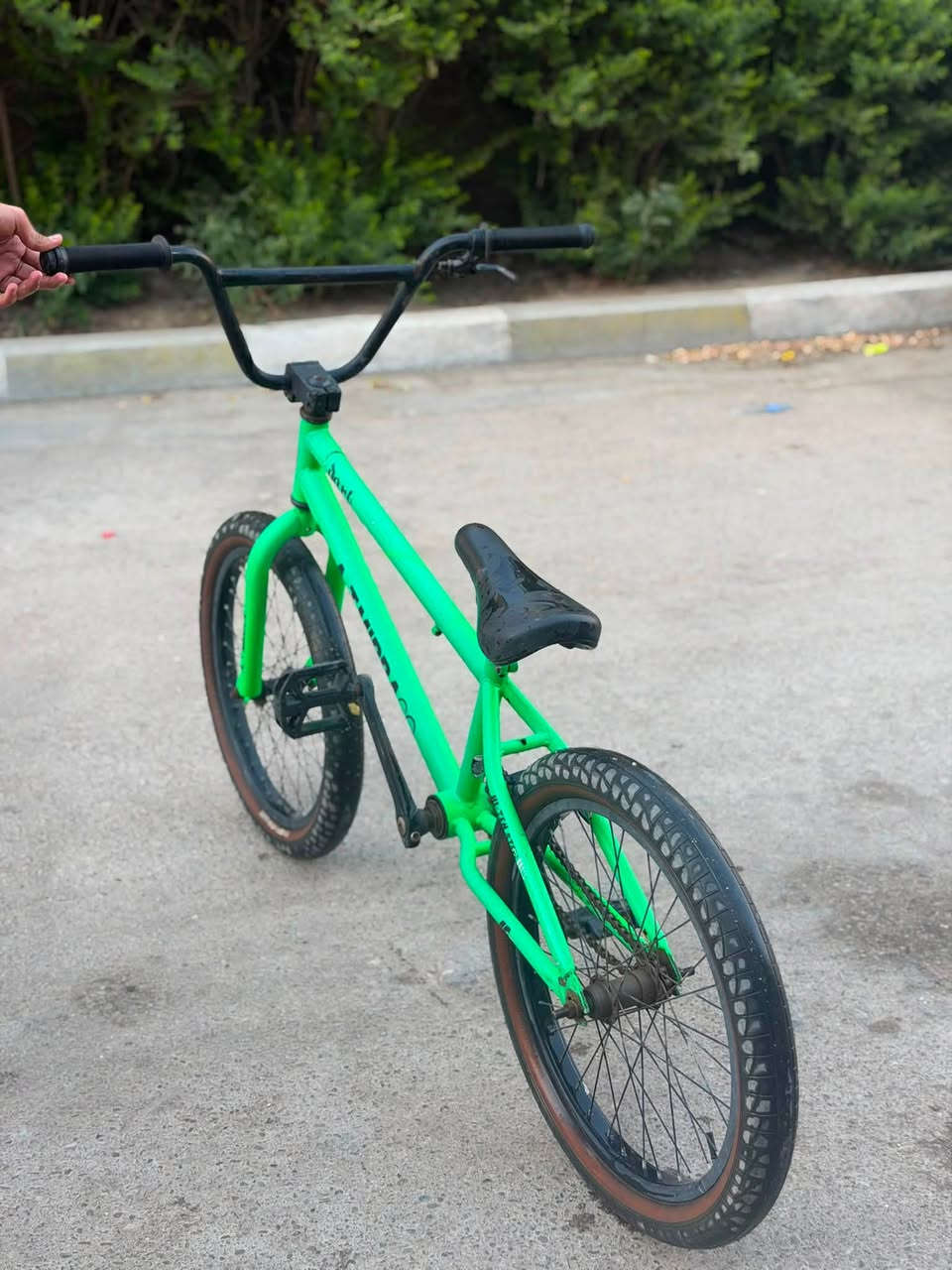 للبيع BMX مكاني بغداد باسكل تتونس بي كشن بلادي موجود صارله فتره متروك عندي وماطلع بي قليل الله شاهد نظيف جدا  
السعر 125 وبي مجال 
الرقم ***********
