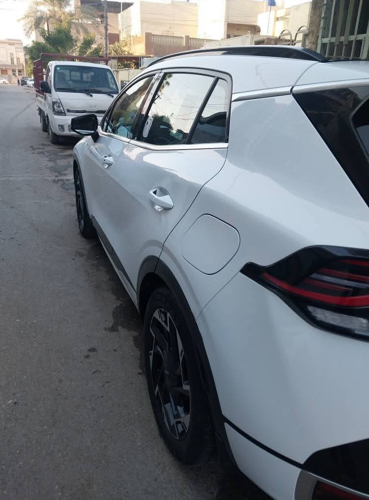 السلام عليكم للبيع
للبيع كيا سبورتج جي تي لاين موديل 2023 كفاله عامه 
من ضربه وصبغ بيها ملاحظات بسيطه ماشيه سياره ٥٦ 
السعر 220$ مكاني بغداد ***********
