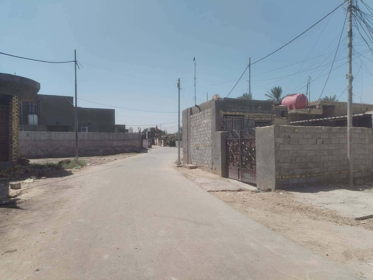 سلام عليكم يوجود بيت اللايجار جاهز ماعايز كلشي وياه  تانكلي ماي وياه هم كيزر مغسله بيت نظيف اكثر من بالصوره موقع المحااويل قريب على مدرسه فاو وهم قريب على مركز شرطه المحاويل يجار البيت 175 بيهاا مجال ***********
